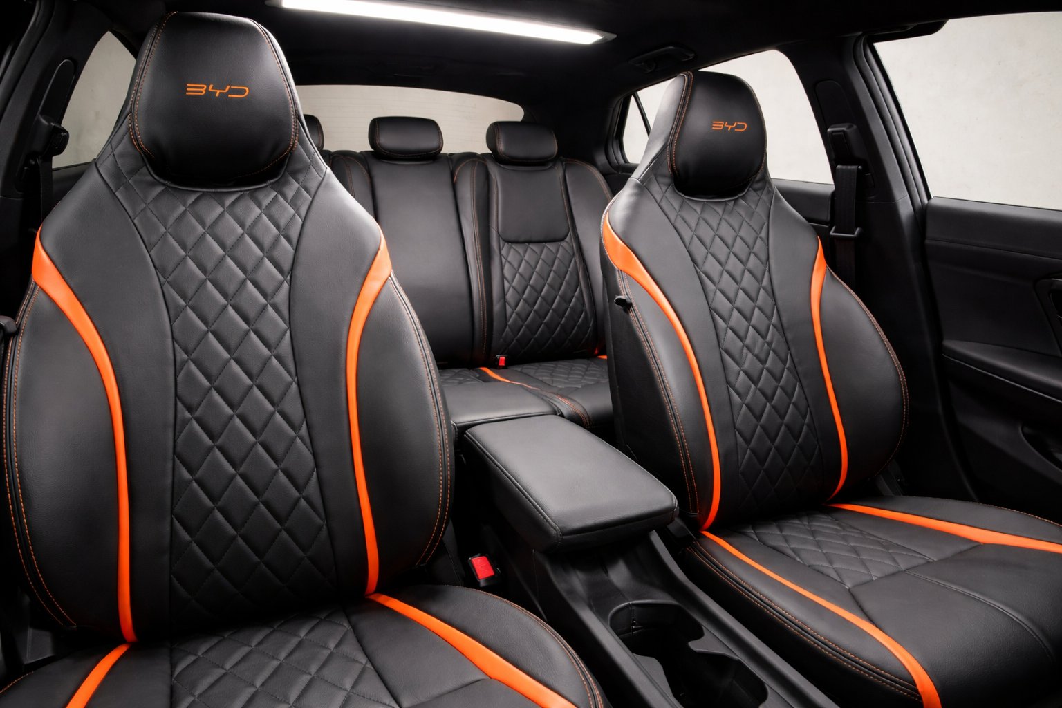 Capa BYD preto e laranja